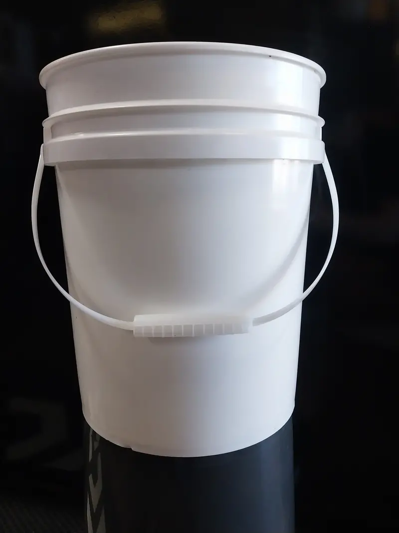 Heavy-Duty 5-Gallon Polyethylene Utility Bucket 1