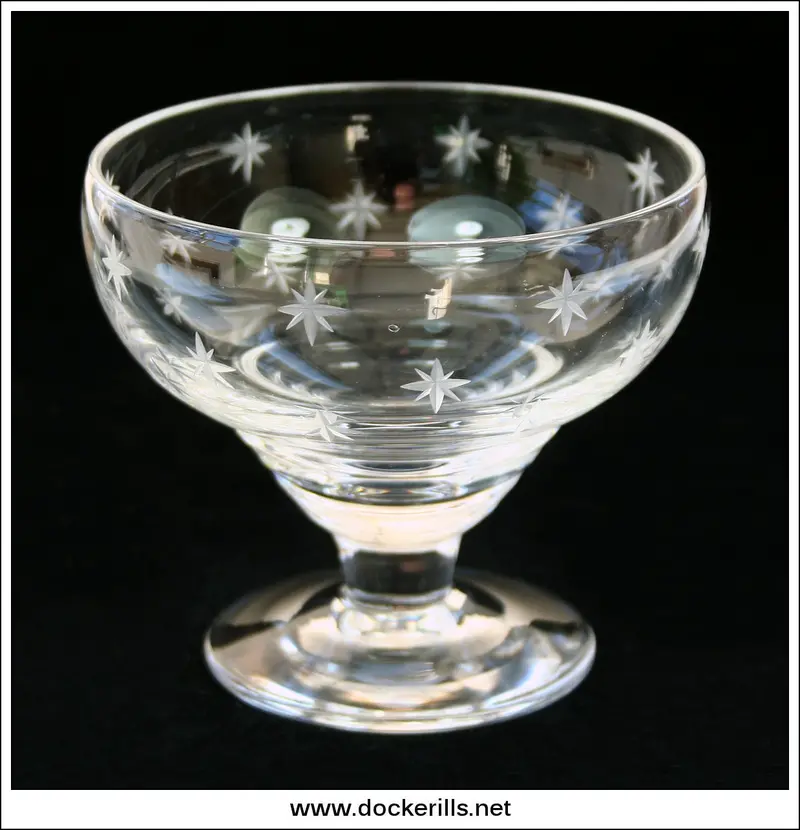 Set Of Six Vintage Desert Bowls Featuring Star-Cut Decorative Pattern 1