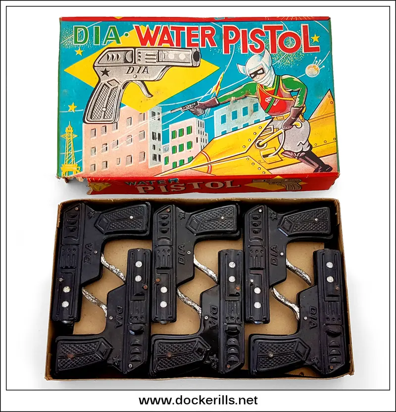 Vintage Dia Water Pistol Set – 12-Pack In Original Tin Plate Trade Box, Japan 1