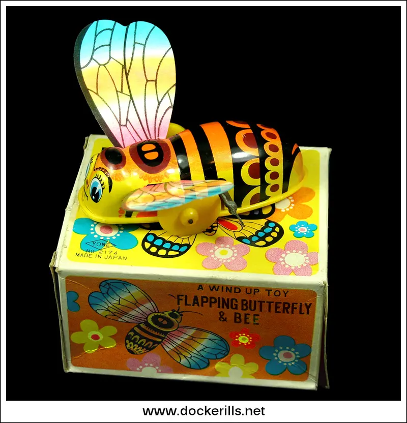 Yoneya Flapping Bee – Vintage Clockwork Tin Plate Toy, No. 2174, Japan 1